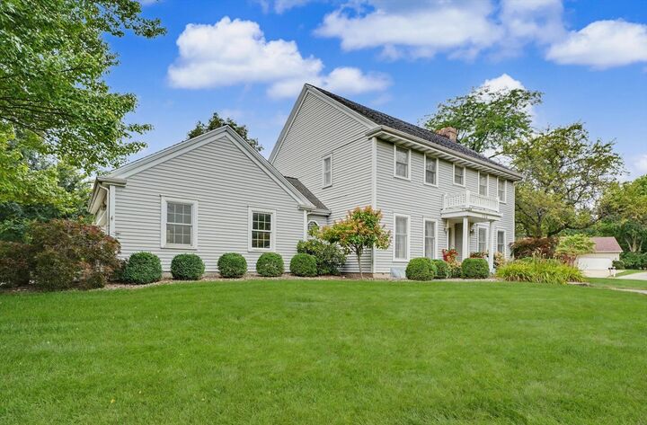 Property Photo: 702 Cambridge Drive IL 60957