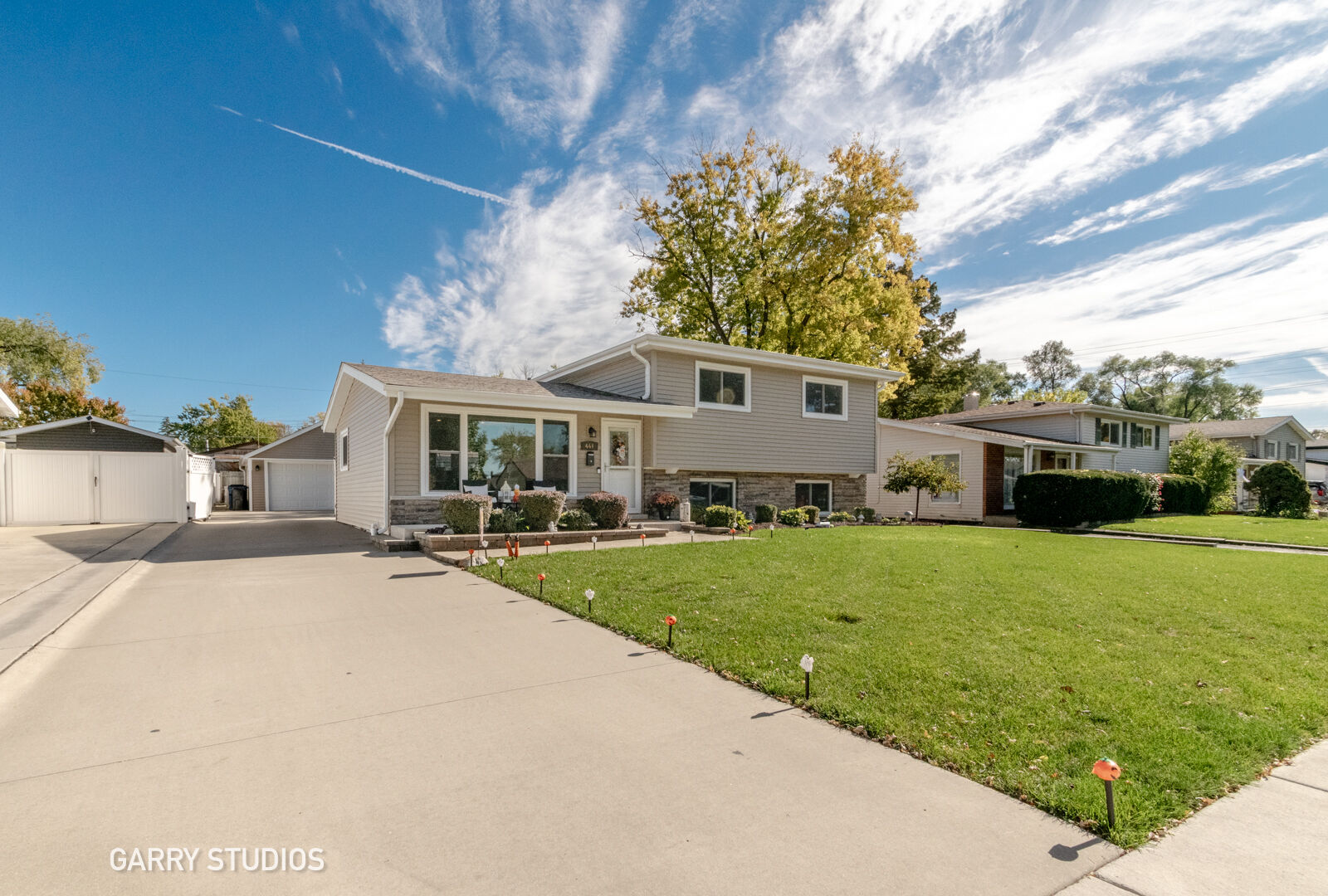 Property Photo:  441 S Yale Avenue  IL 60101 