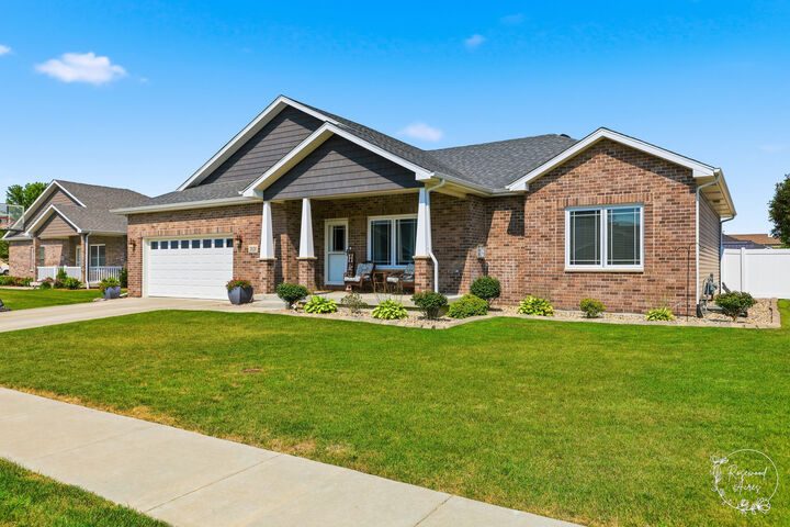 Property Photo:  2020 Summerfield Lane  IL 60914 