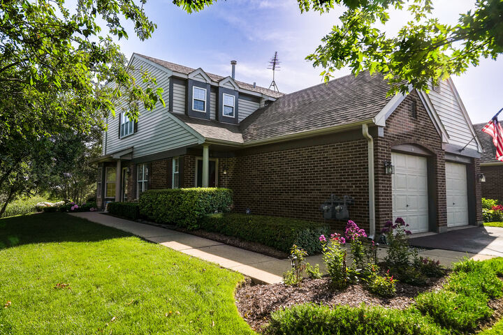 Property Photo:  1994 Gary Court B  IL 60193 