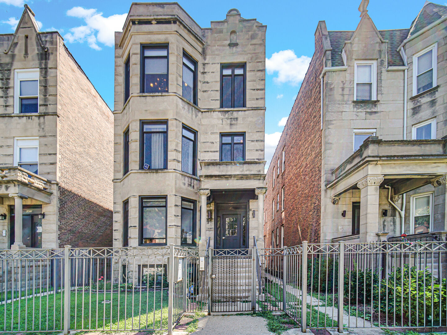 Property Photo: 6409 S Maryland Avenue 3 IL 60637