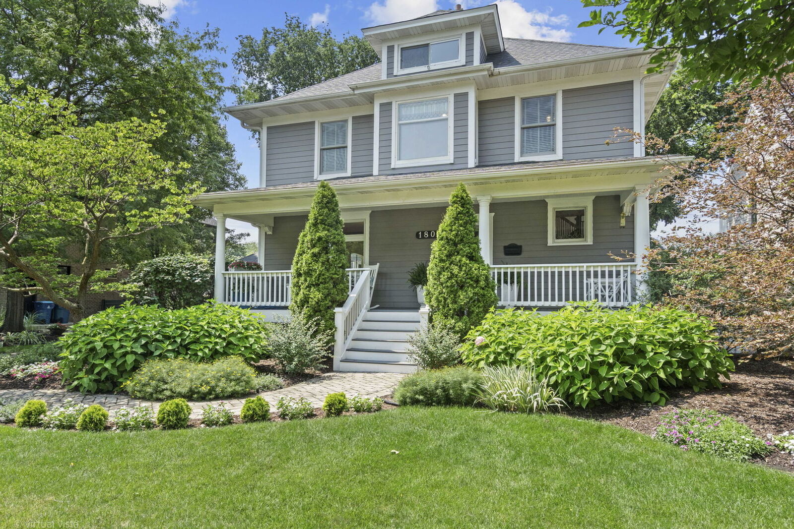Property Photo:  180 S Arlington Avenue  IL 60126 