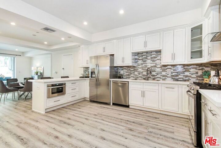 Property Photo: 1237 S Holt Avenue 504 CA 90035