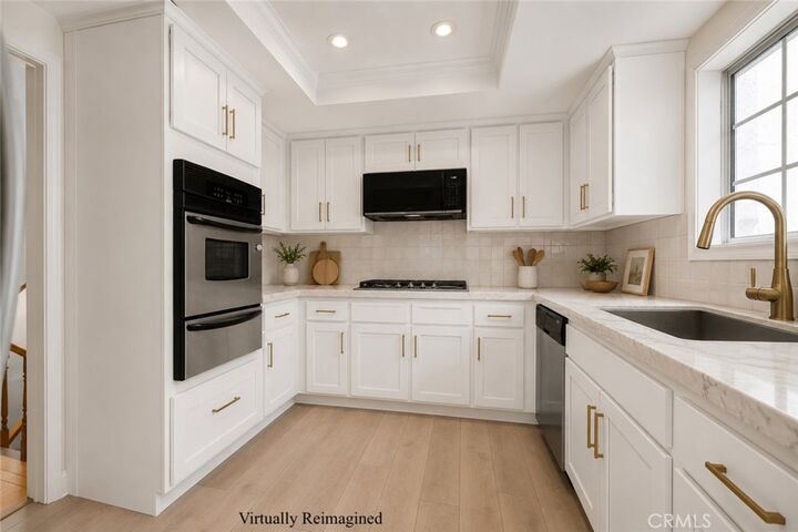 Property Photo:  1805 Carnegie Lane 3  CA 90278 