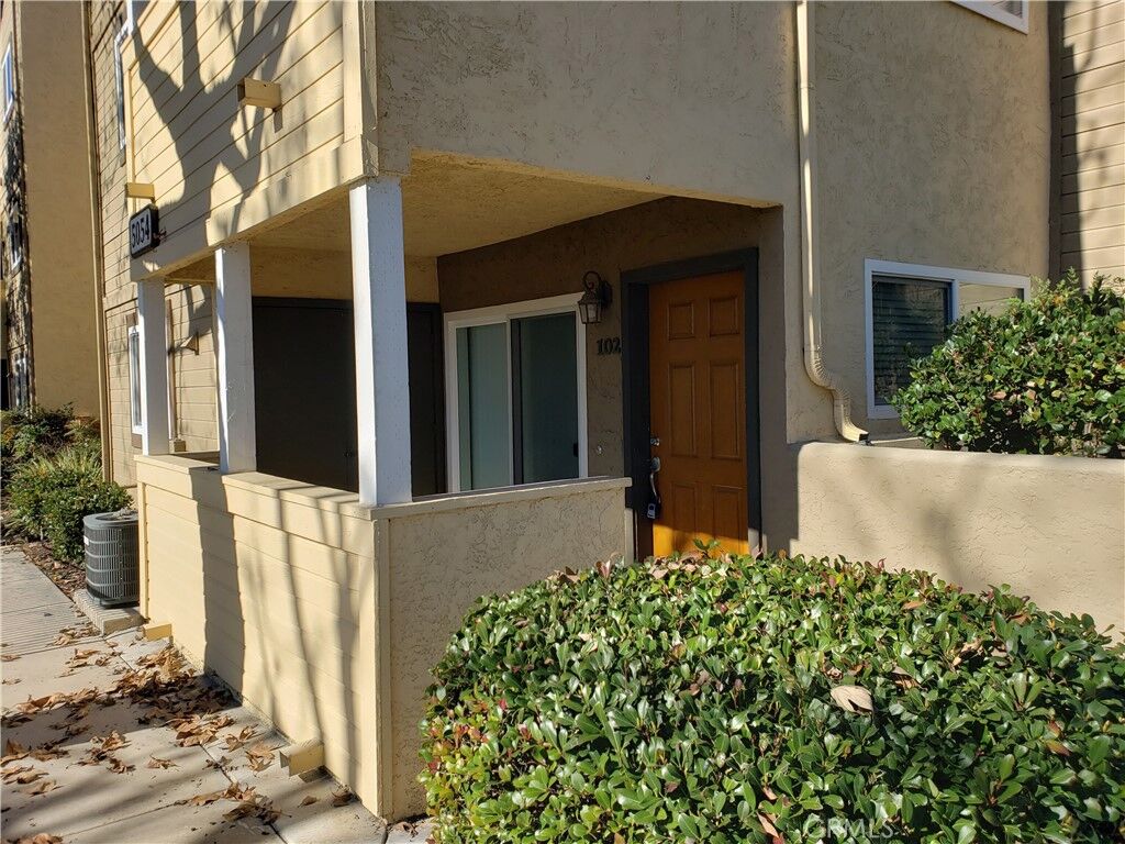 Property Photo:  5054 Los Morros Way 102  CA 92057 