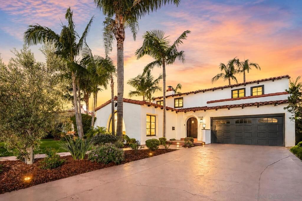 Property Photo: 2318 Plum St CA 92106