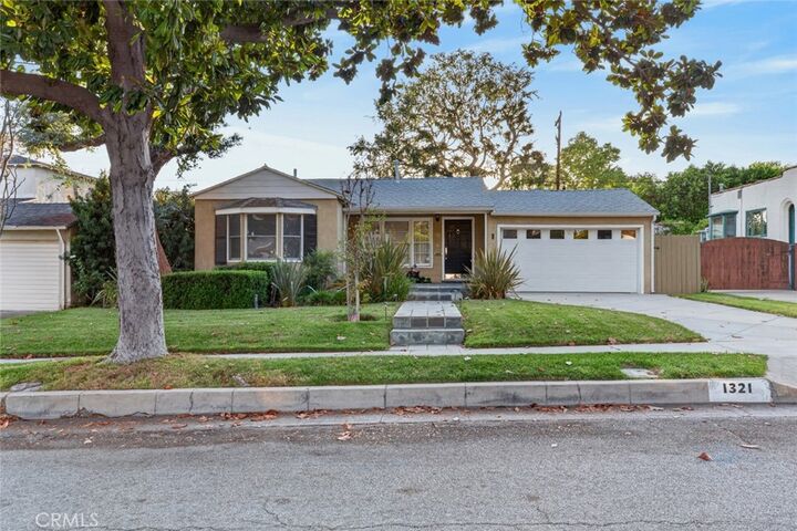 Property Photo: 1321 Graynold CA 91202