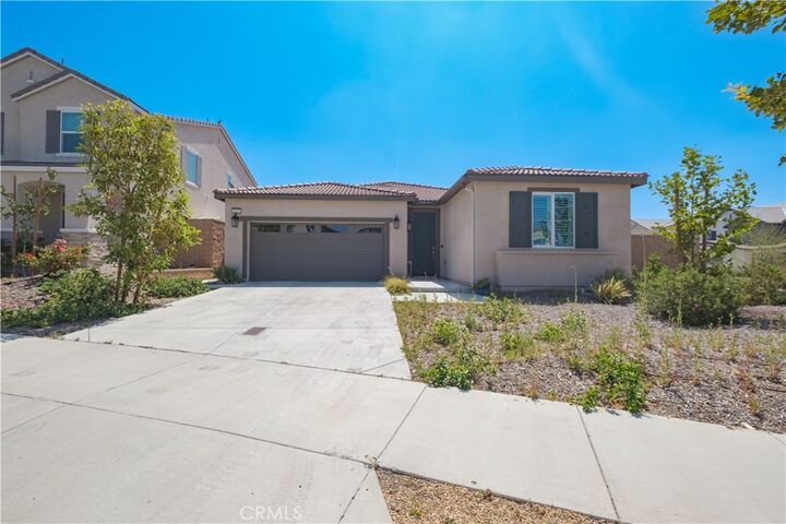 Property Photo: 4953 Boston Ivy St CA 92336