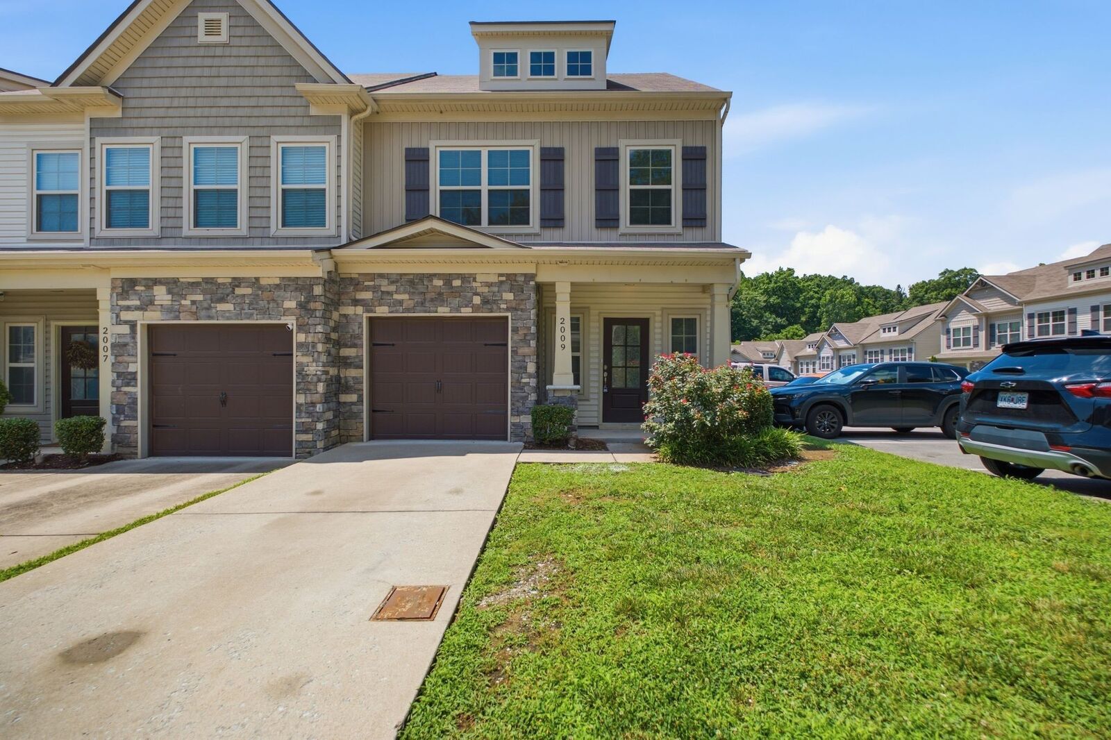 Property Photo:  2009 Abbingdon Way  TN 37138 