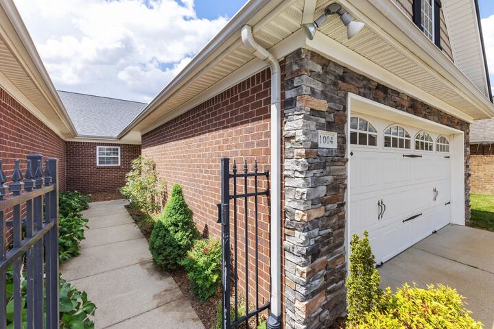 Property Photo: 395 Devon Chase Hl 1004 TN 37066