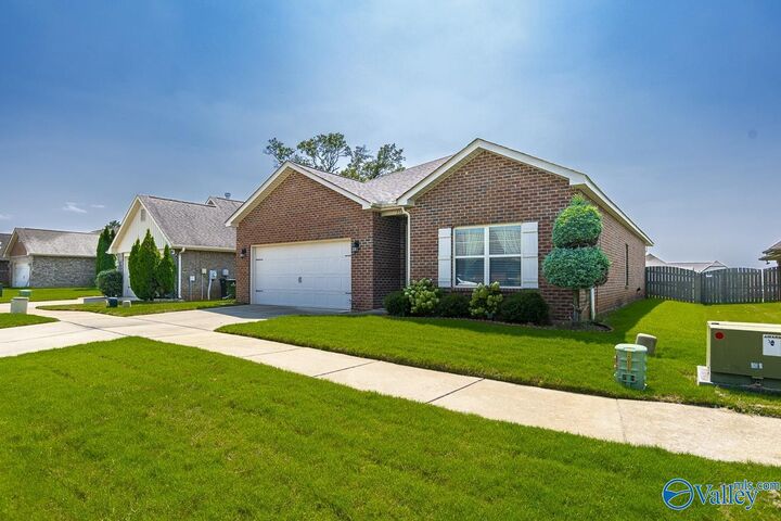 Property Photo:  352 Harbor Glen Drive  AL 35756 