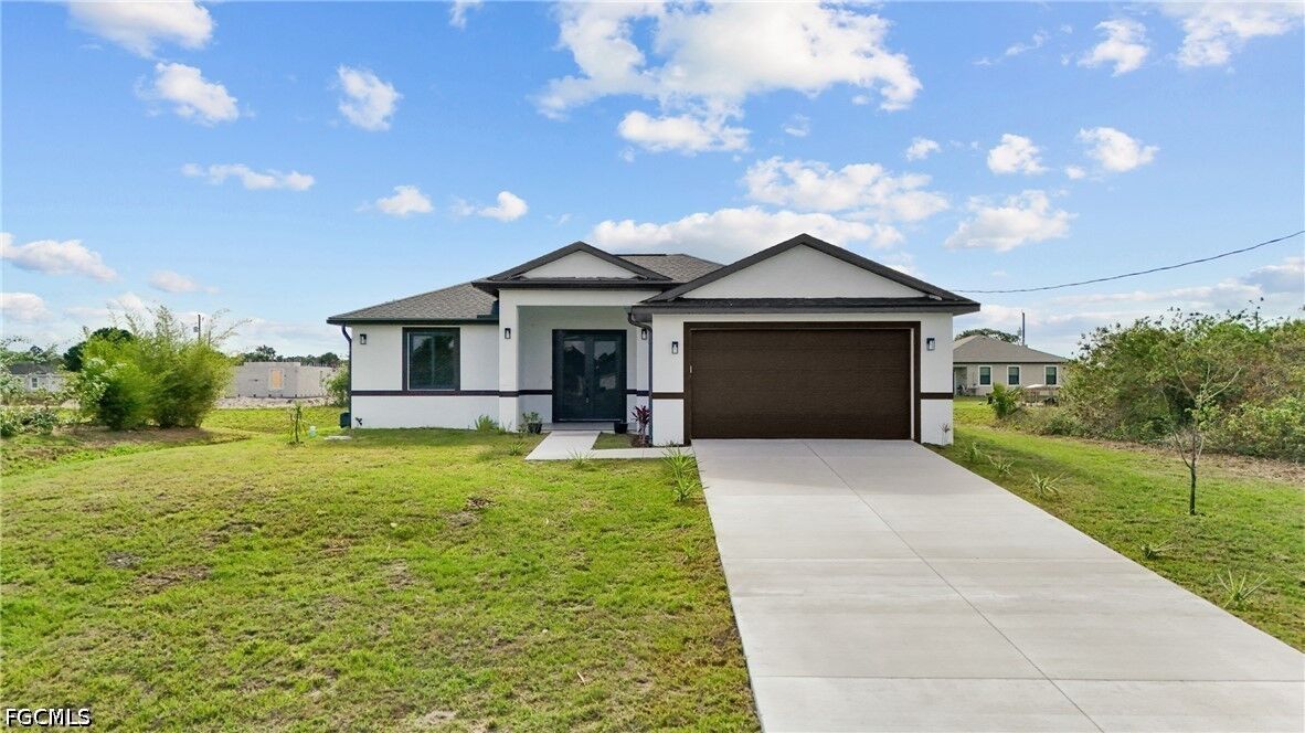 Property Photo:  8033 Oakleaf Circle  FL 33935 