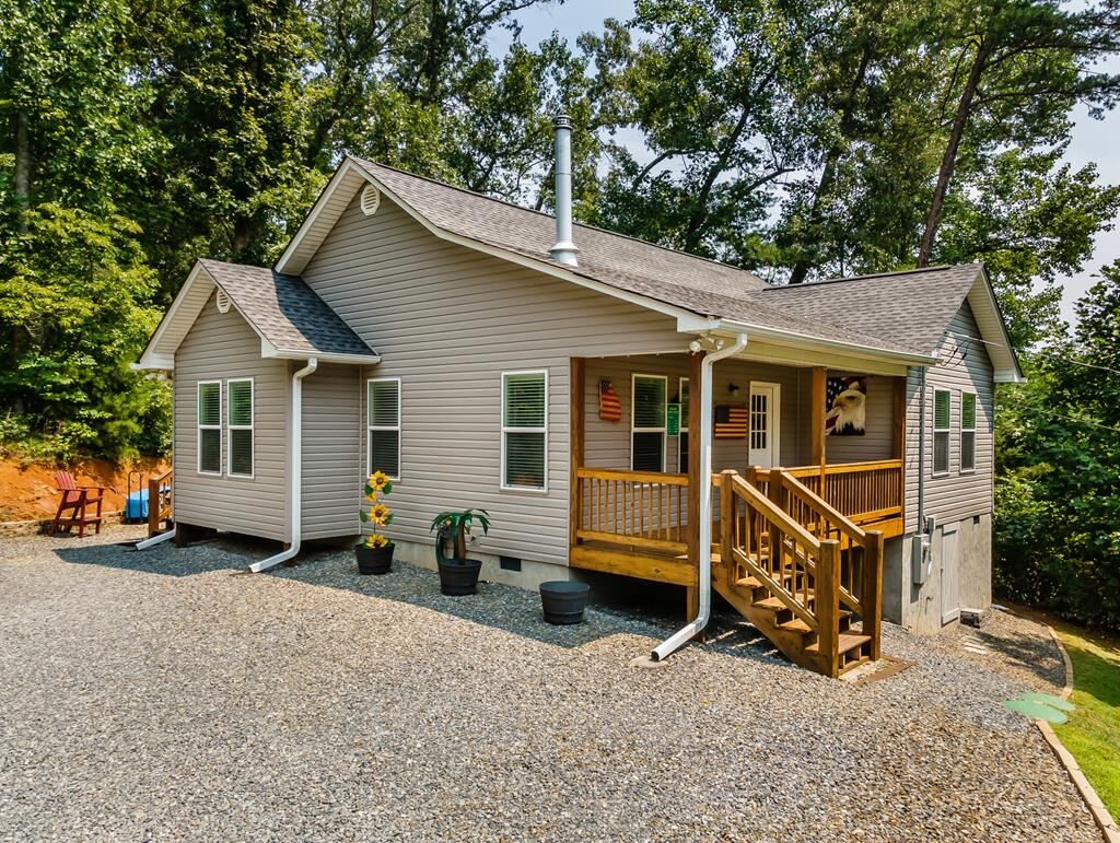 Property Photo:  216 Hideaway Road  GA 30560 