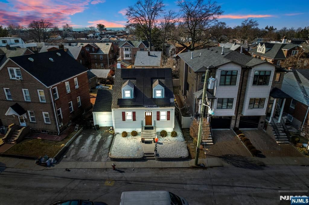 Property Photo:  789 Harvard Place  NJ 07010 