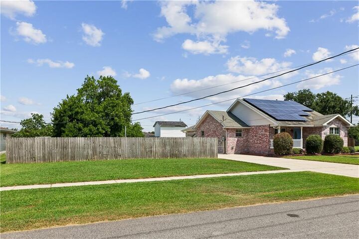Property Photo:  2520 Margaret Lane  LA 70075 
