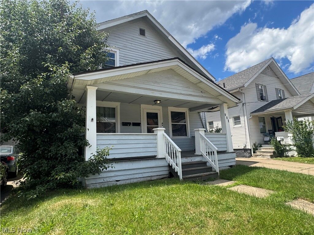 Property Photo:  902 Columbia Avenue  OH 44310 