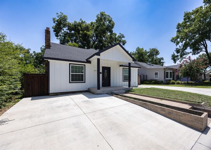 Property Photo: 809 Haynes Avenue TX 76103