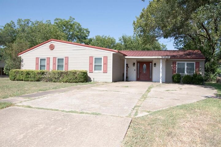 Property Photo:  214 Red Bird Lane  TX 76667 