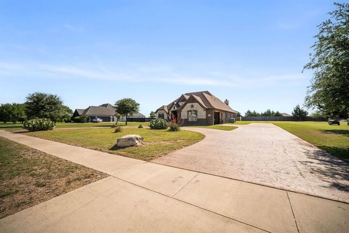 Property Photo:  422 Rugged Drive  TX 75154 