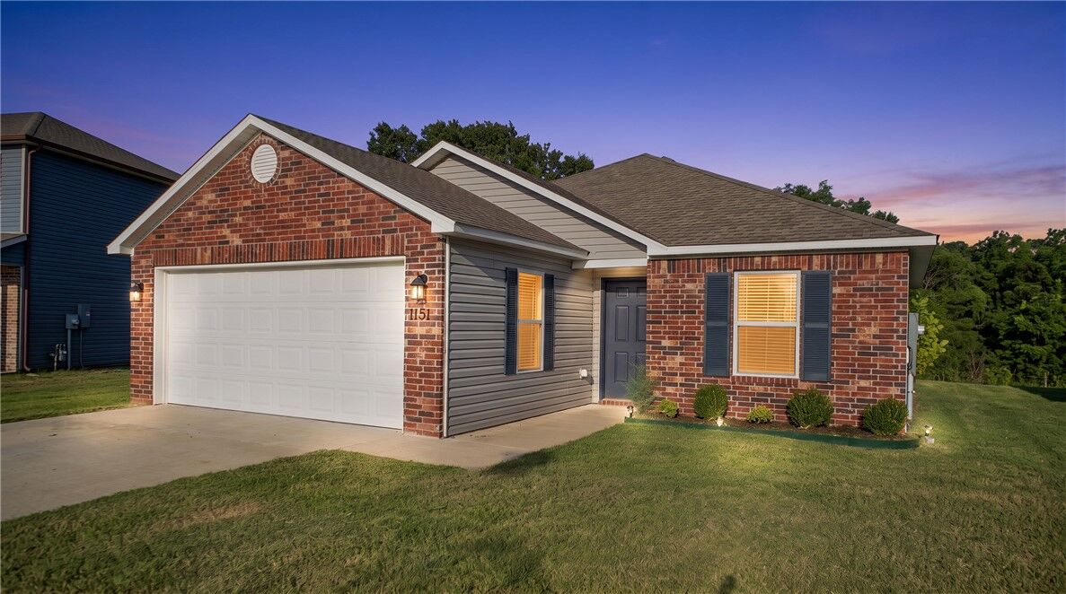 Property Photo: 1151 E Sparrow Circle AR 72701
