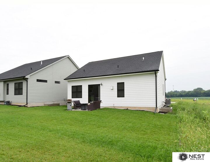 Property Photo: 2105 N Broadway Street NE 68066