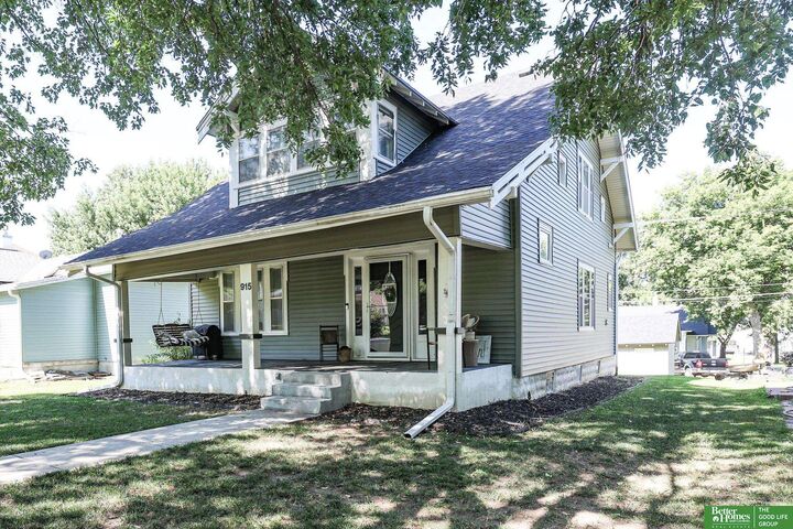 Property Photo: 915 N Iowa Avenue NE 68467