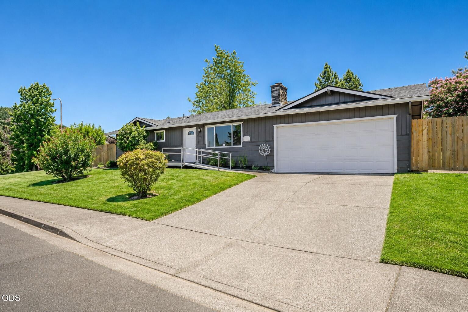 Property Photo: 2890 Anita Circle OR 97504
