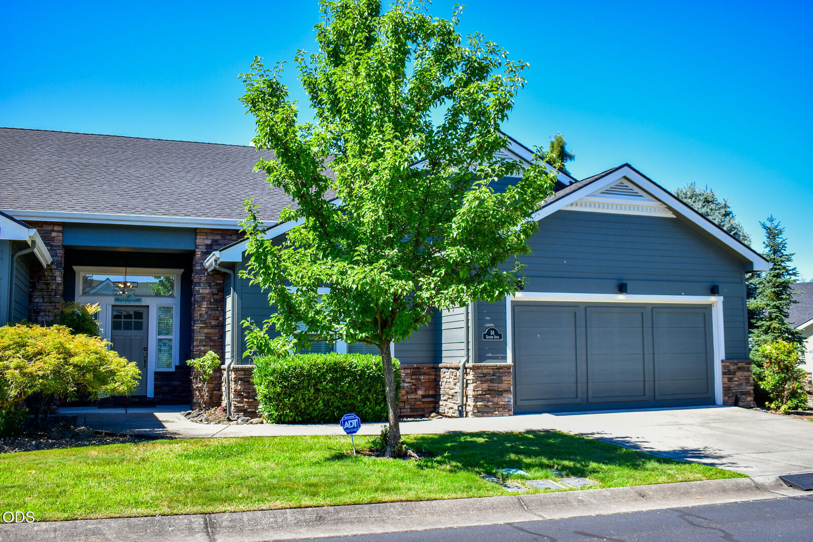 Property Photo: 94 Skyhawk Drive OR 97524