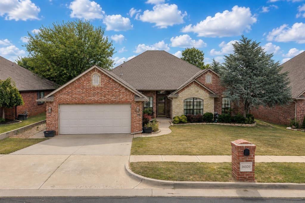 Property Photo:  16320 Old Elm Lane  OK 73013 