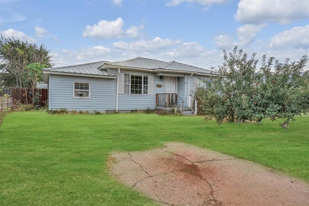 Property Photo: 108 Central Drive OK 73662