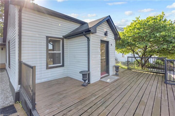 Property Photo: 71 Kent Street N ON N3Y 3S3
