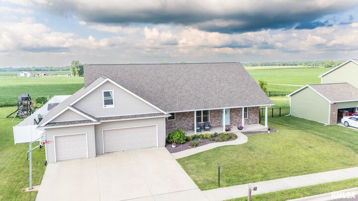 Property Photo: 1013 Haymeadow Lane IL 61548
