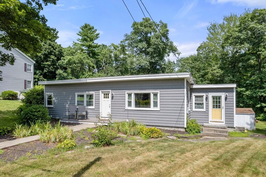 Property Photo:  44 Susan Park Way  MA 01569 