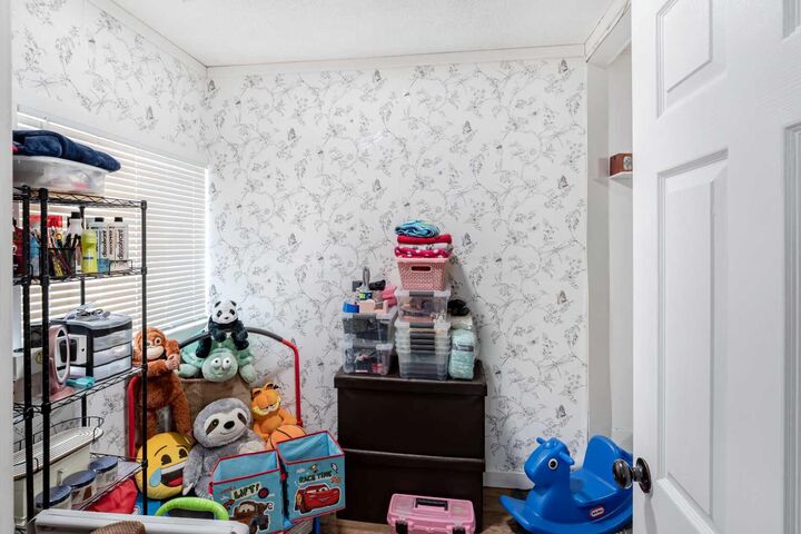 Property Photo:  9324 101 Avenue  AB T8V 0W6 