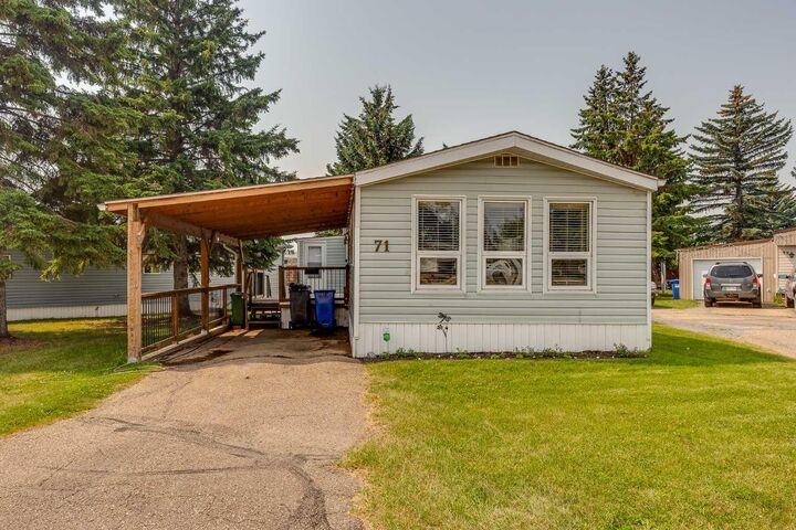 Property Photo:  71 Parkside Avenue  AB T4P 1K1 