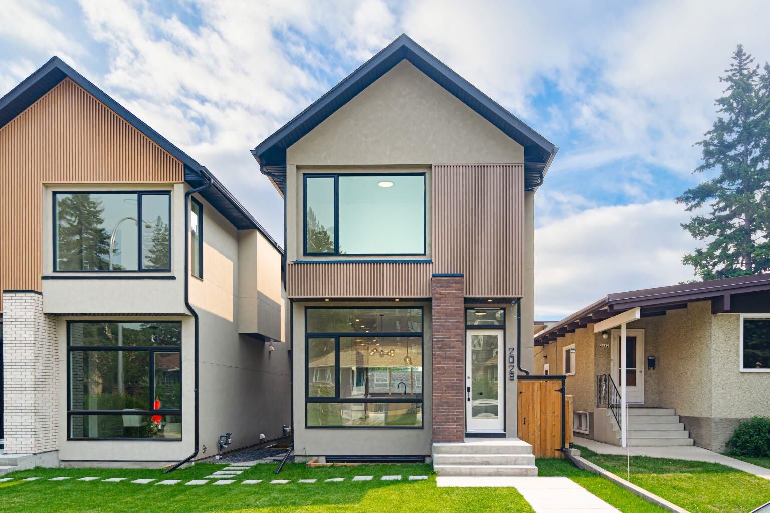 Property Photo: 2028 36 Street SW AB T3E 2Z1