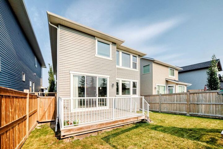 Property Photo:  296 Nolancrest Heights NW  AB T3R 0V8 