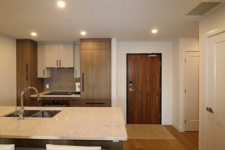 Property Photo: 102 Scenic Drive N 518 AB T1H 5L9