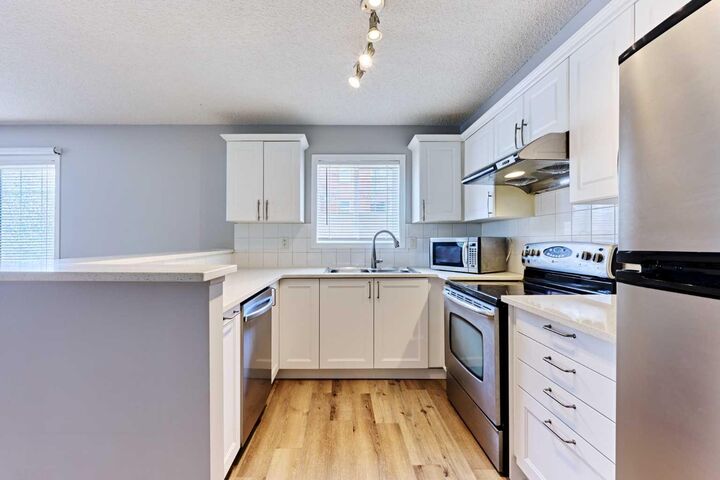 Property Photo:  126 14 Avenue SW 106  AB T2R 0L9 