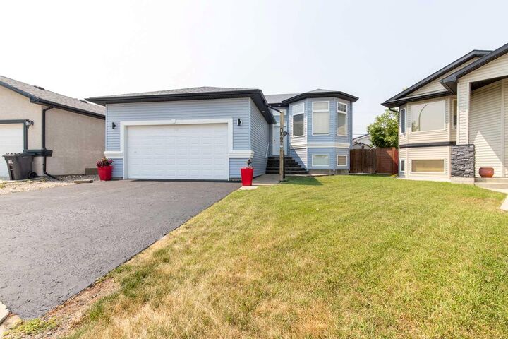 Property Photo: 607 52 Avenue Close AB T0L 0V0