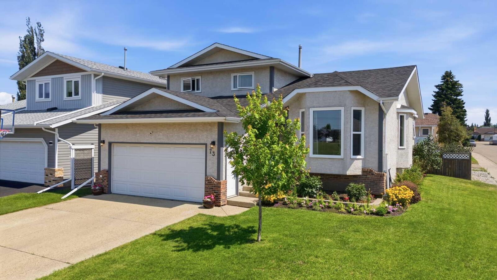 Property Photo:  73 Duncan Crescent  AB T4R 1W3 