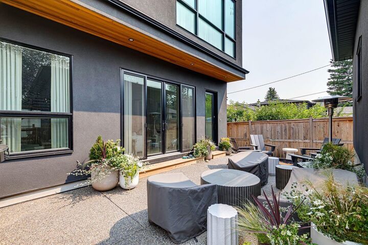 Property Photo:  4407 17 Street SW  AB T2T 4R1 