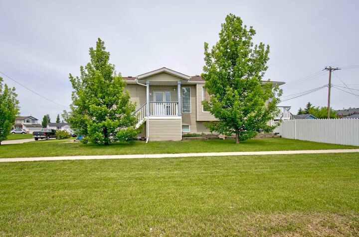 Property Photo: 434 9 Street AB T0M 0G0
