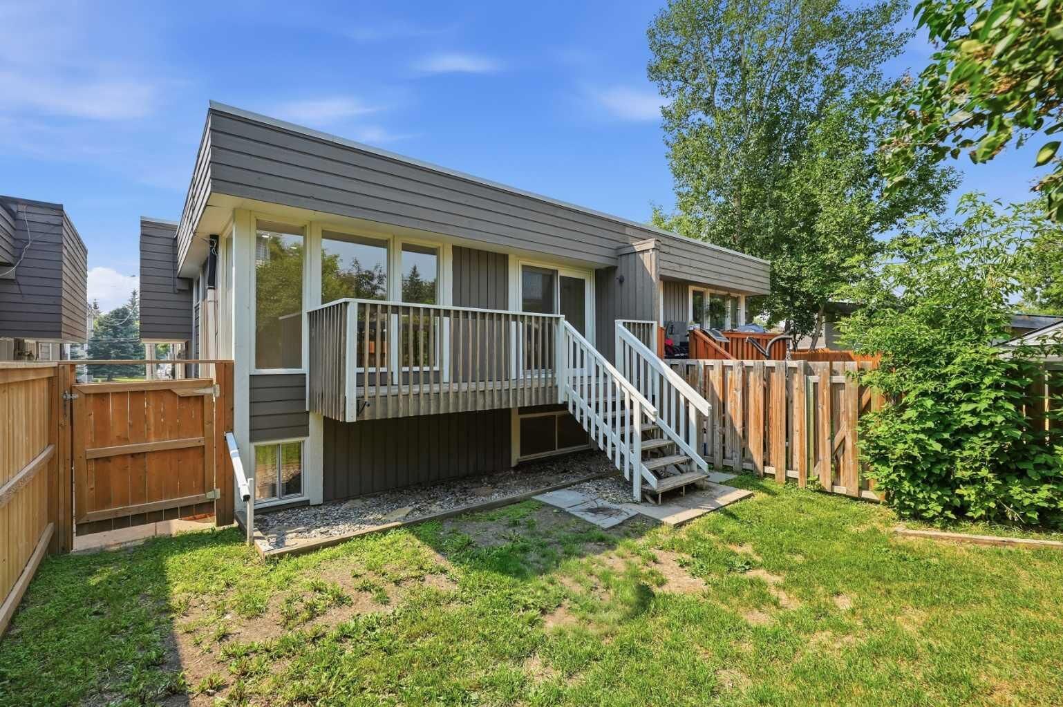 Property Photo: 126 McRae Street 4 AB T1S 1J4