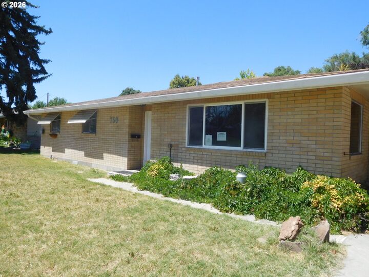 Property Photo: 750 W Quince Ave OR 97838
