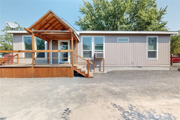 Property Photo: 111 N D Street WA 99348