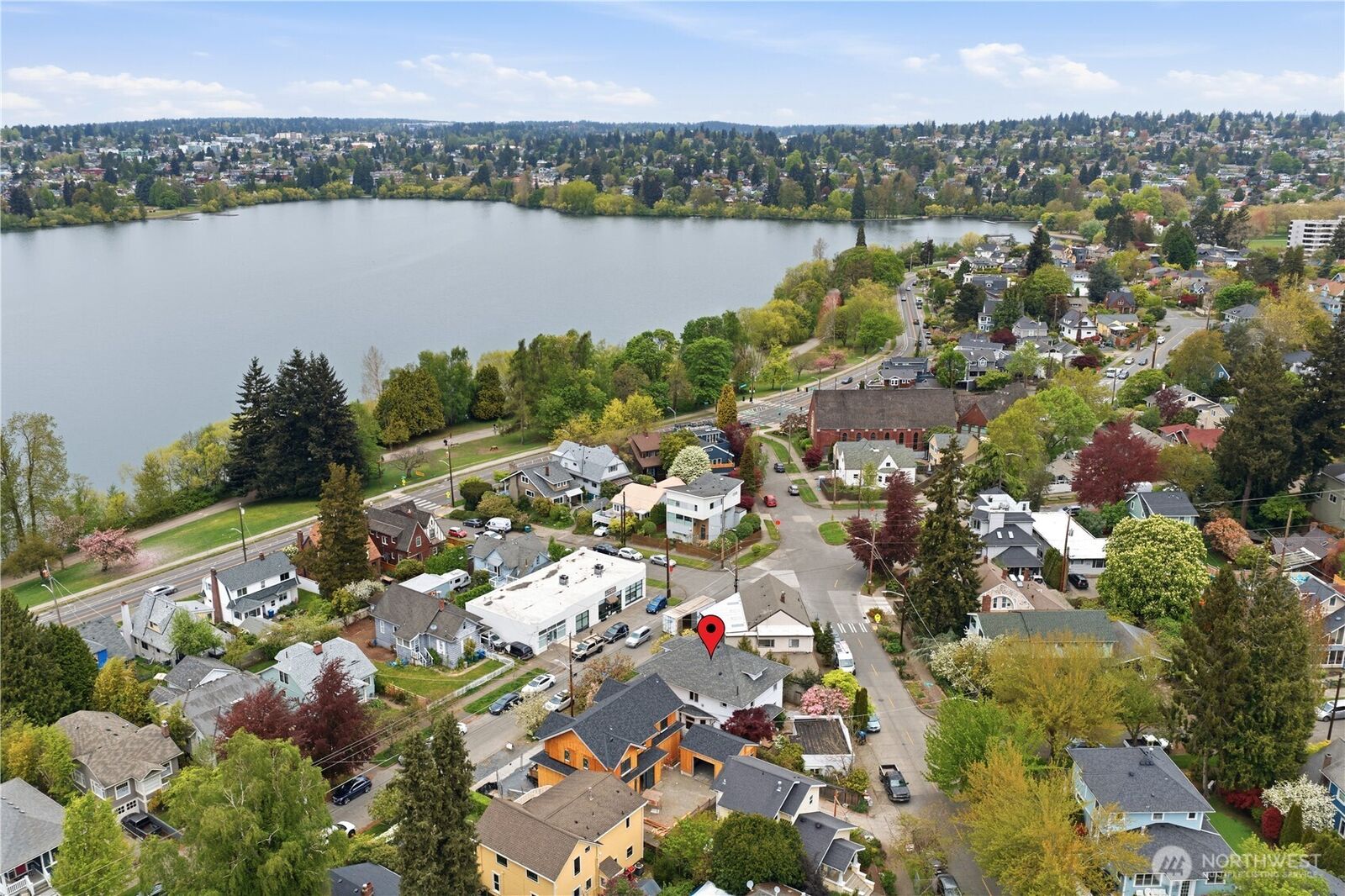 Property Photo: 6238 Woodlawn Avenue N WA 98103