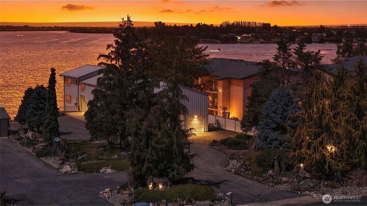 Property Photo:  2922 W Marina Drive  WA 98837 
