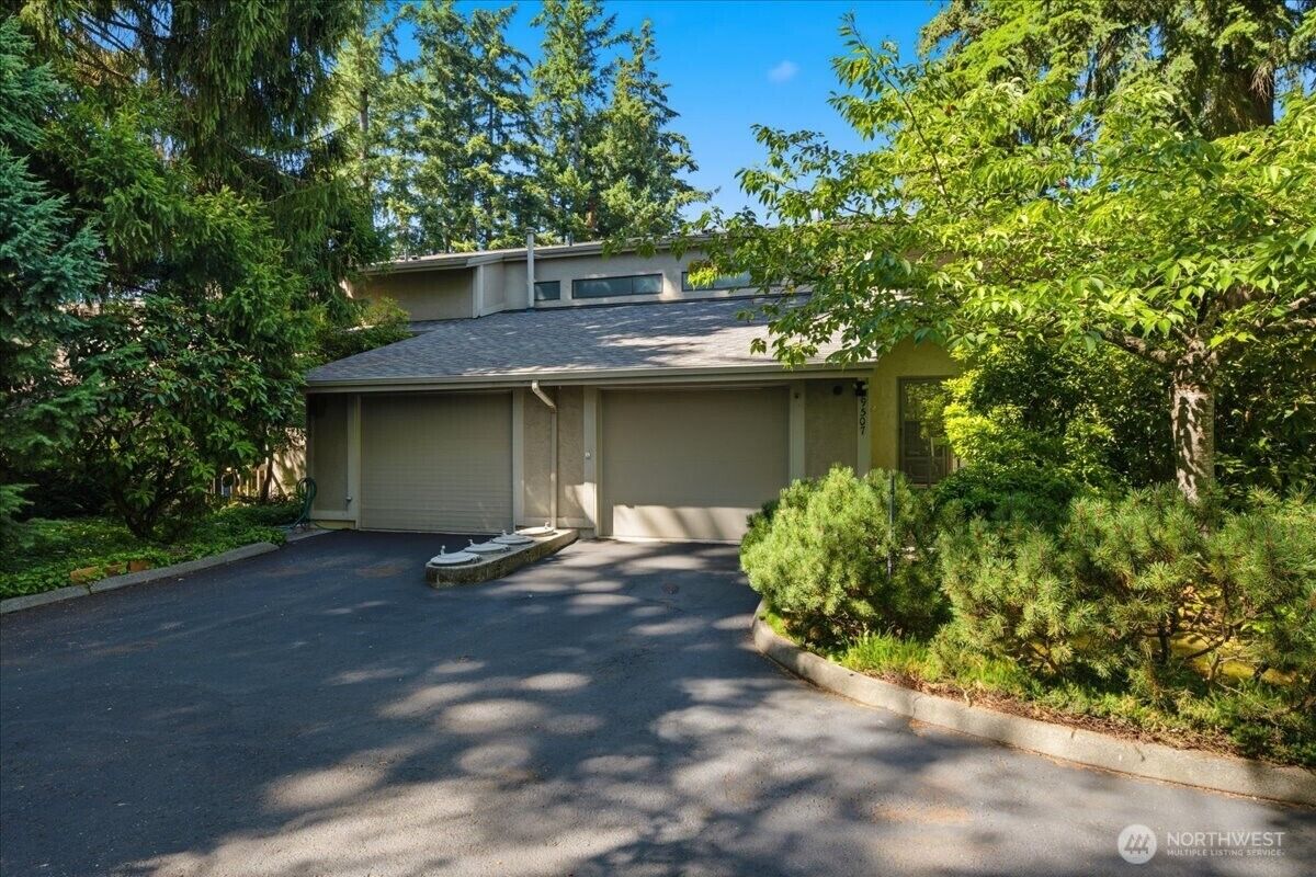 Property Photo:  19507  86th Avenue W 507  WA 98026 