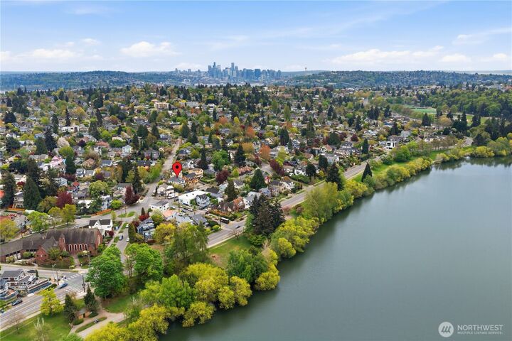Property Photo:  6238  Woodlawn Avenue N  WA 98103 